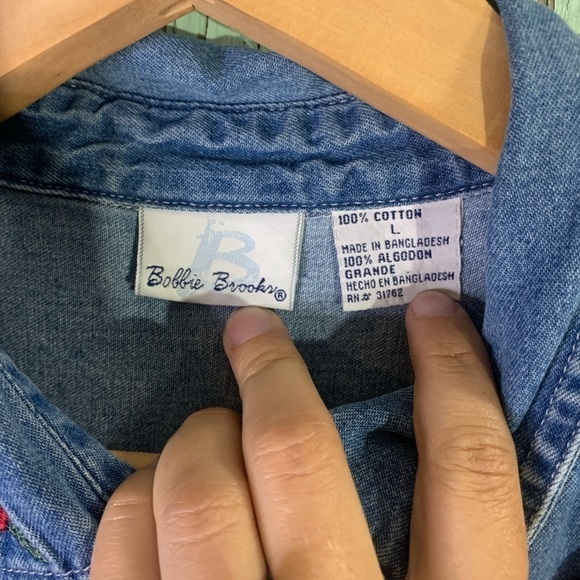 Women’s Bobbie Brooks Denim Collared Button down SS cardinals leaves fall scene - Picture 2 of 5